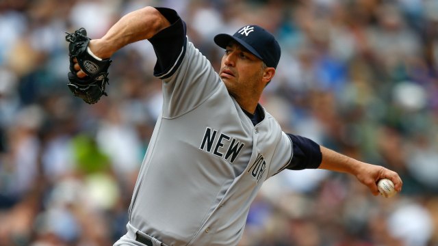 Andy Pettitte earns 250th win, Yankees top Mariners 3-1