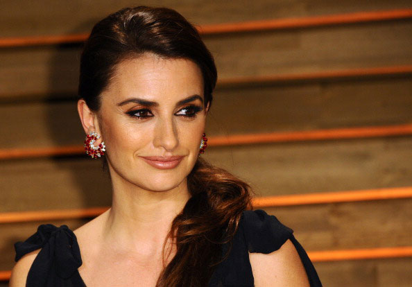 Esquire names Penelope Cruz as Sexiest Woman Alive 2014 king5