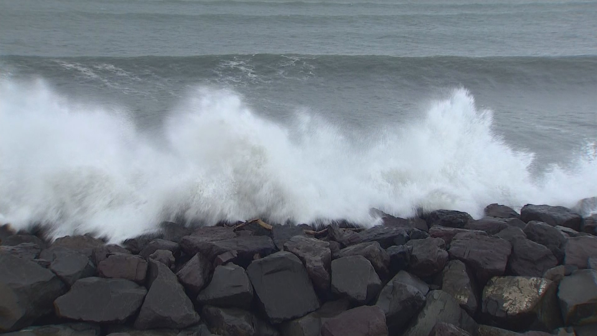 monster-30-foot-waves-set-to-hit-oregon-coast-high-surf-warning-issued