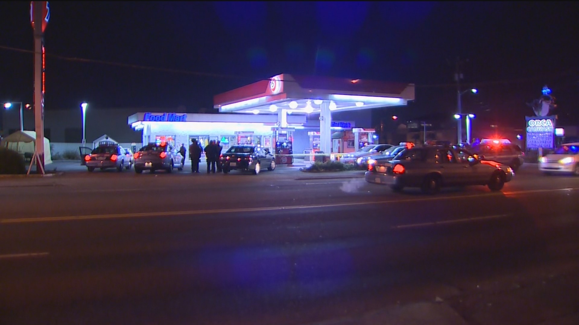 Convenience store clerk stabbed during robbery
