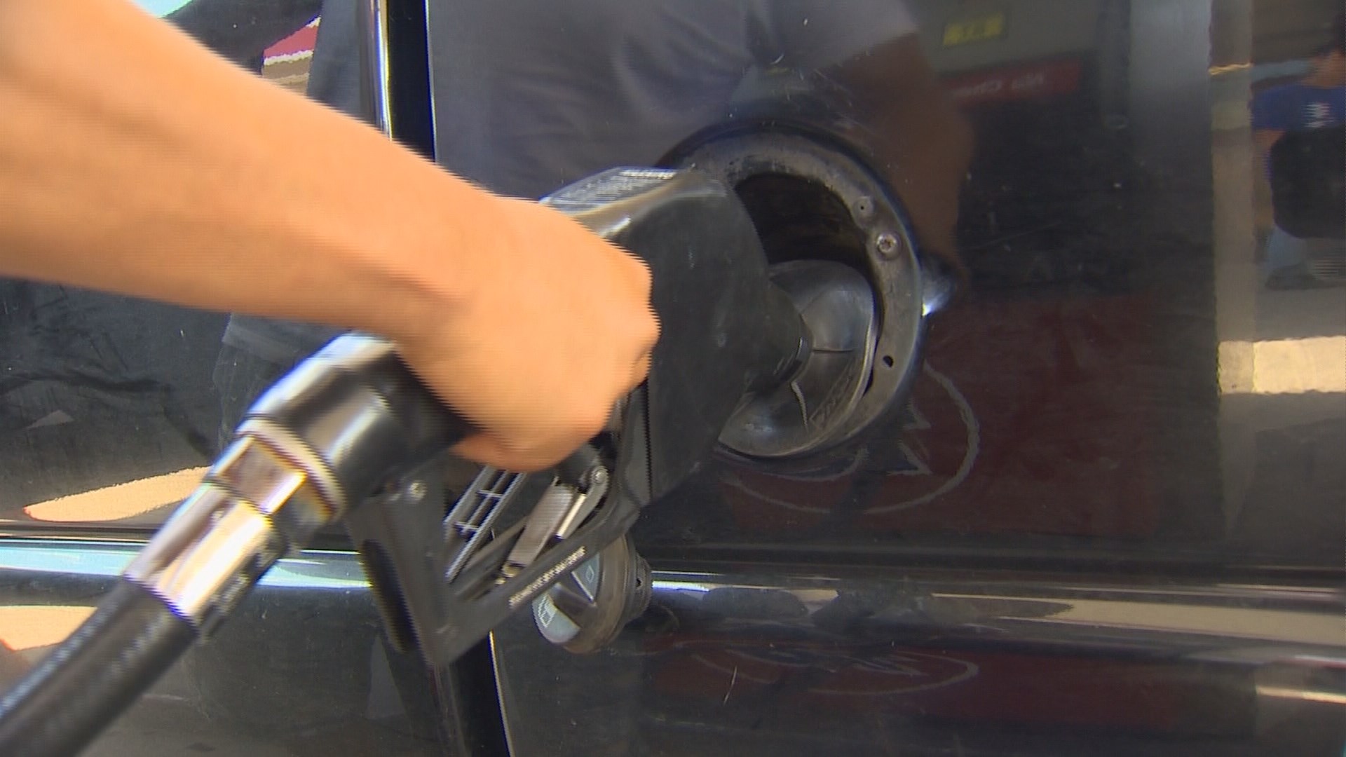 Retail gasoline prices in Texas, nationwide down this week