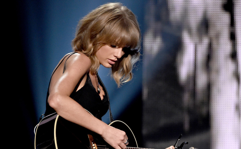 Taylor Swift iHeartRadio Music Awards Performance March 29, 2015