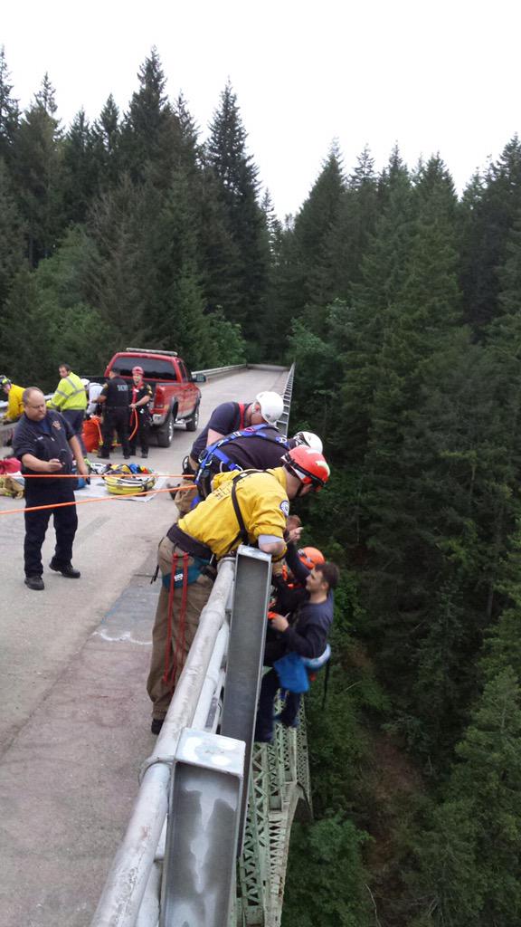 Hiker rescued after falling 300 feet near steel bridge