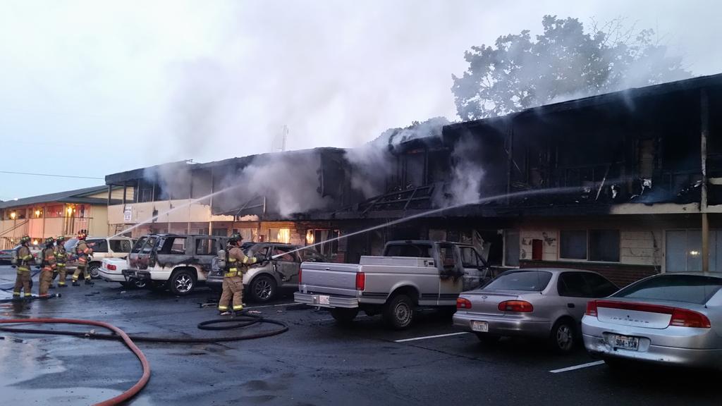Two people escape Lakewood apartment fire by jumping
