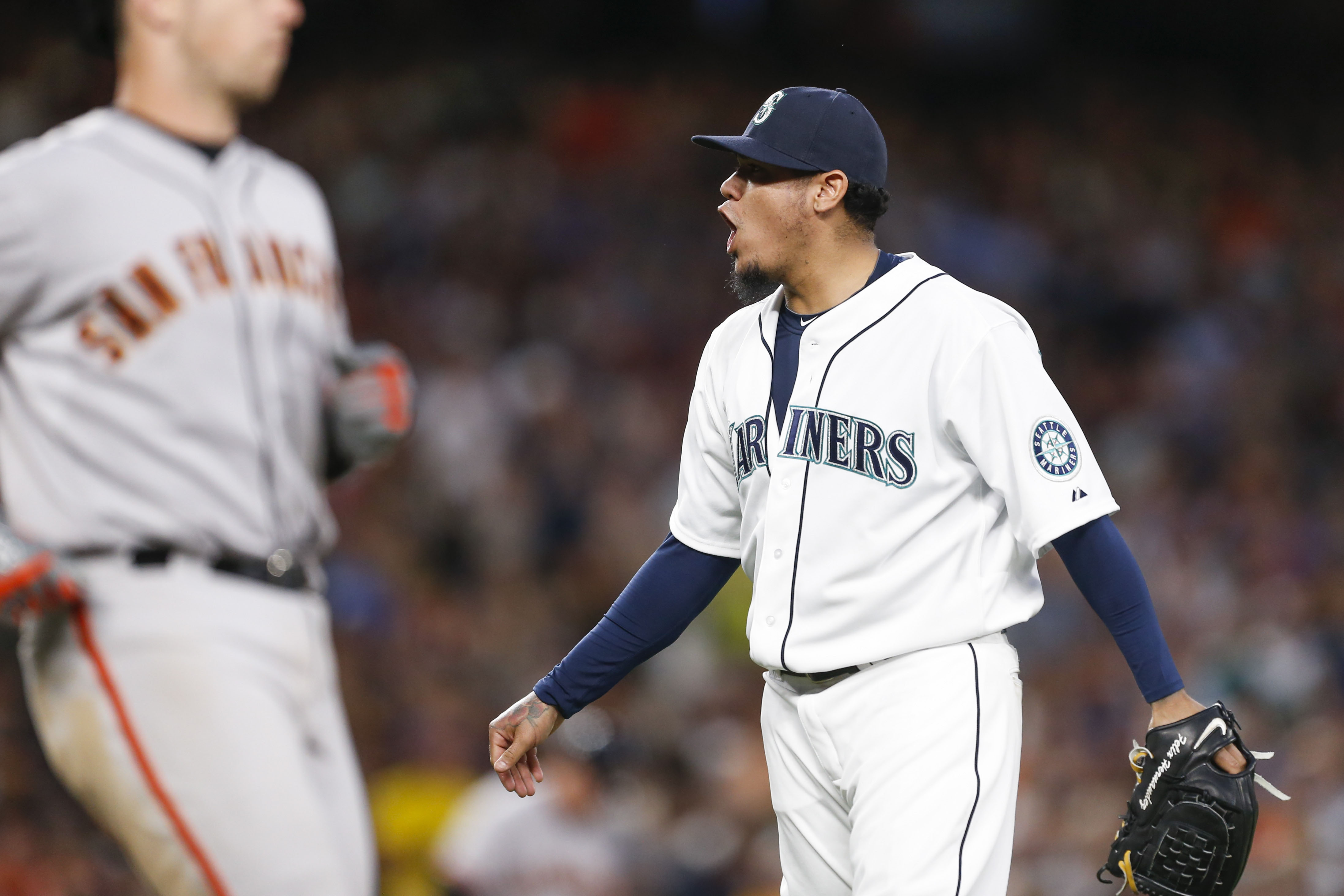 Hernandez outpitches Bumgarner as Mariners beat Giants 2-0