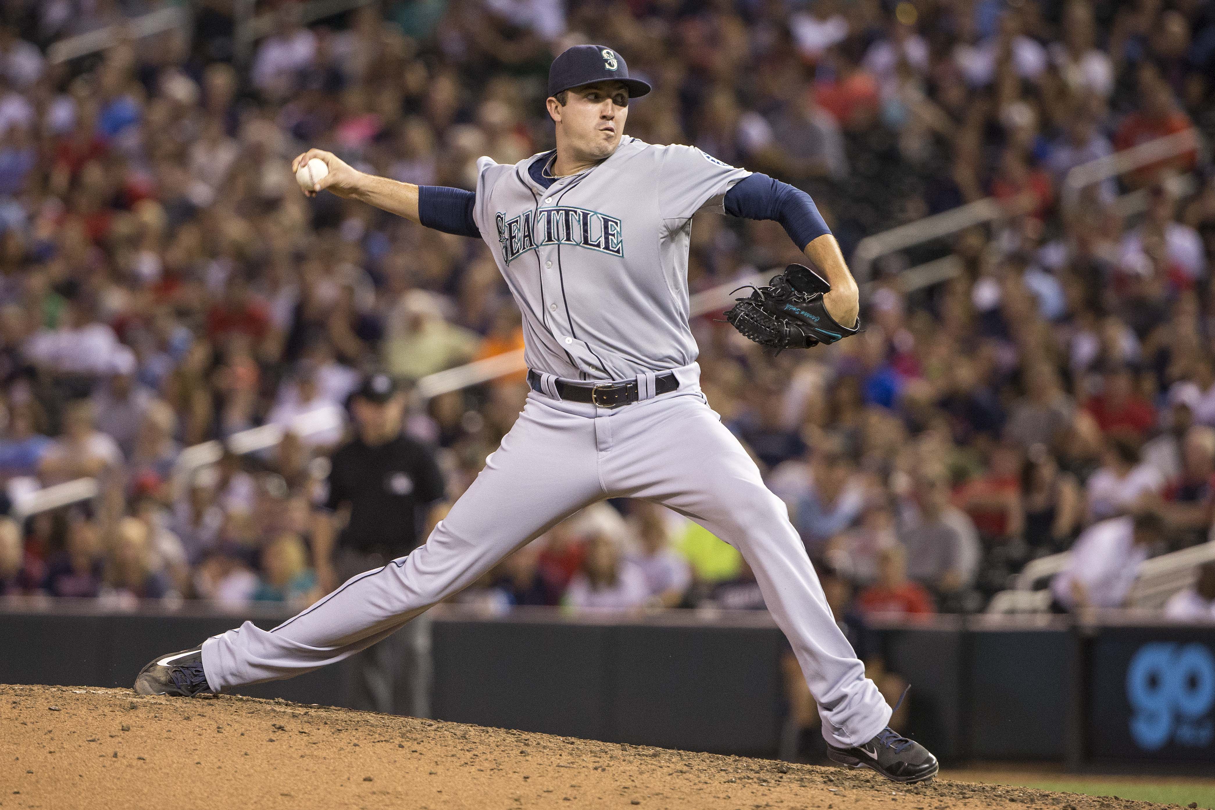 Mariners closer gives up 2 runs in 9th, Twins win, 32