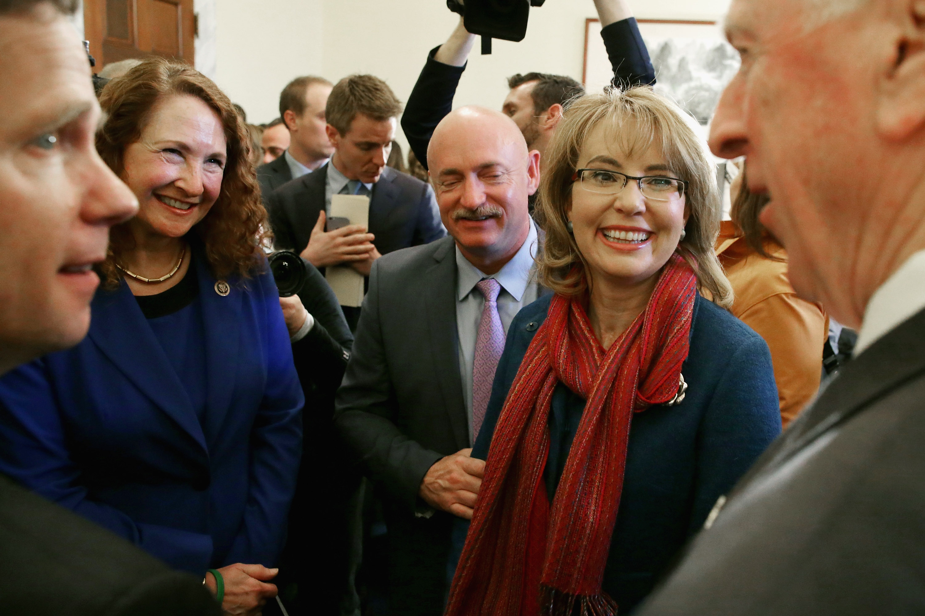 Gabby Giffords, husband talk gun control during Seattle visit | king5.com