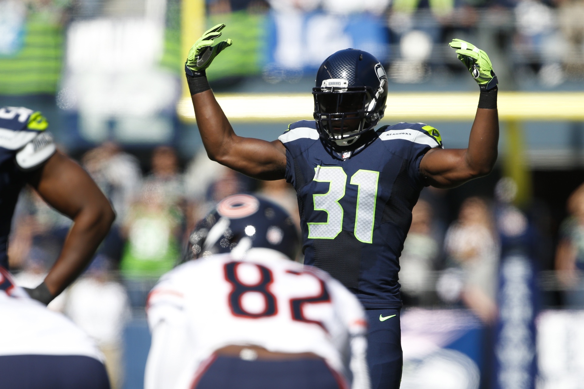 Lockett return ignites Seattle to 26-0 win over Chicago