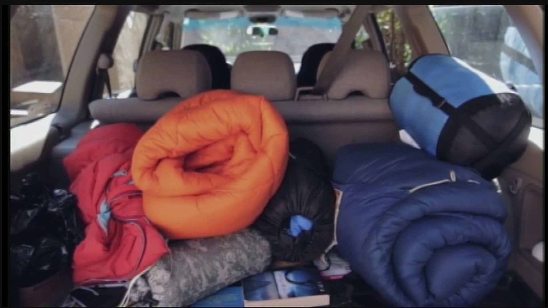 'Sleepless in Seattle' works to give sleeping bags to homeless