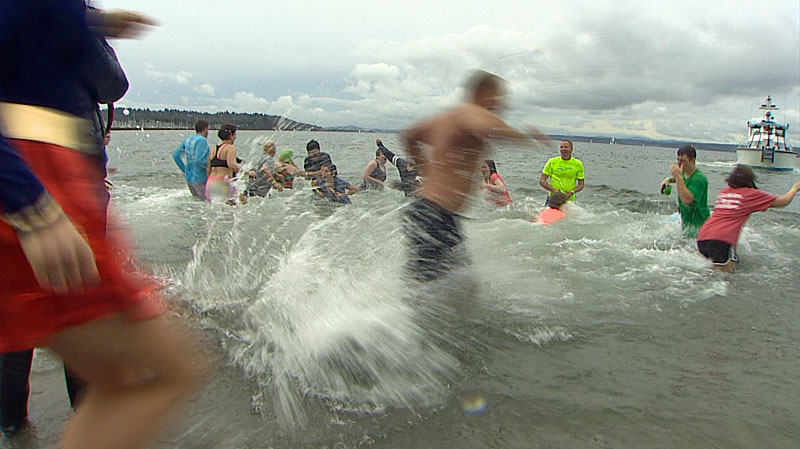 Hundreds take the Polar Plunge | king5.com