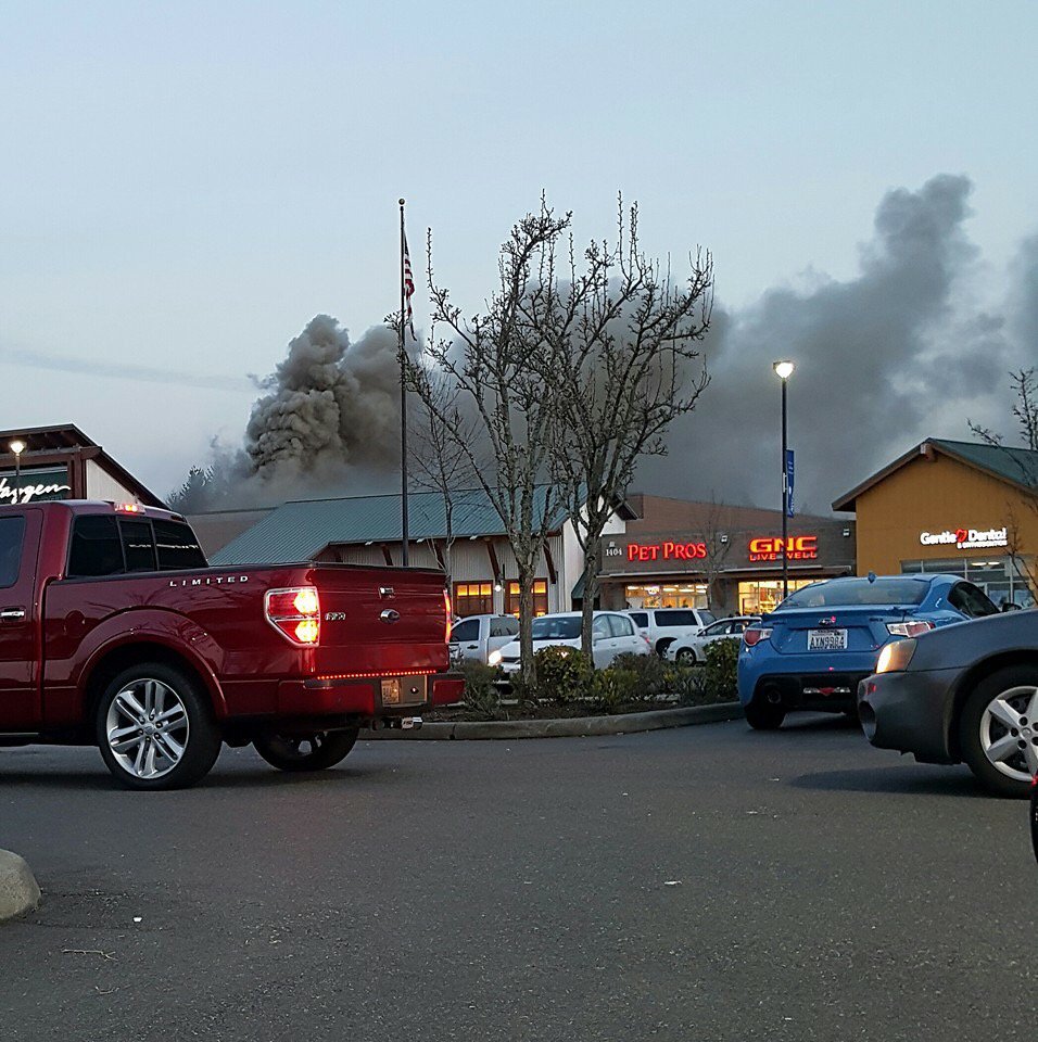 Fire damages Auburn grocery store