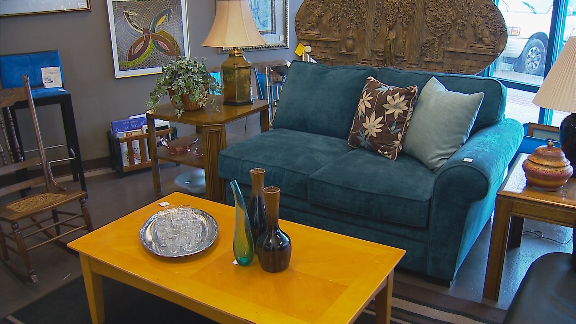 Furniture store helps homeless families king5