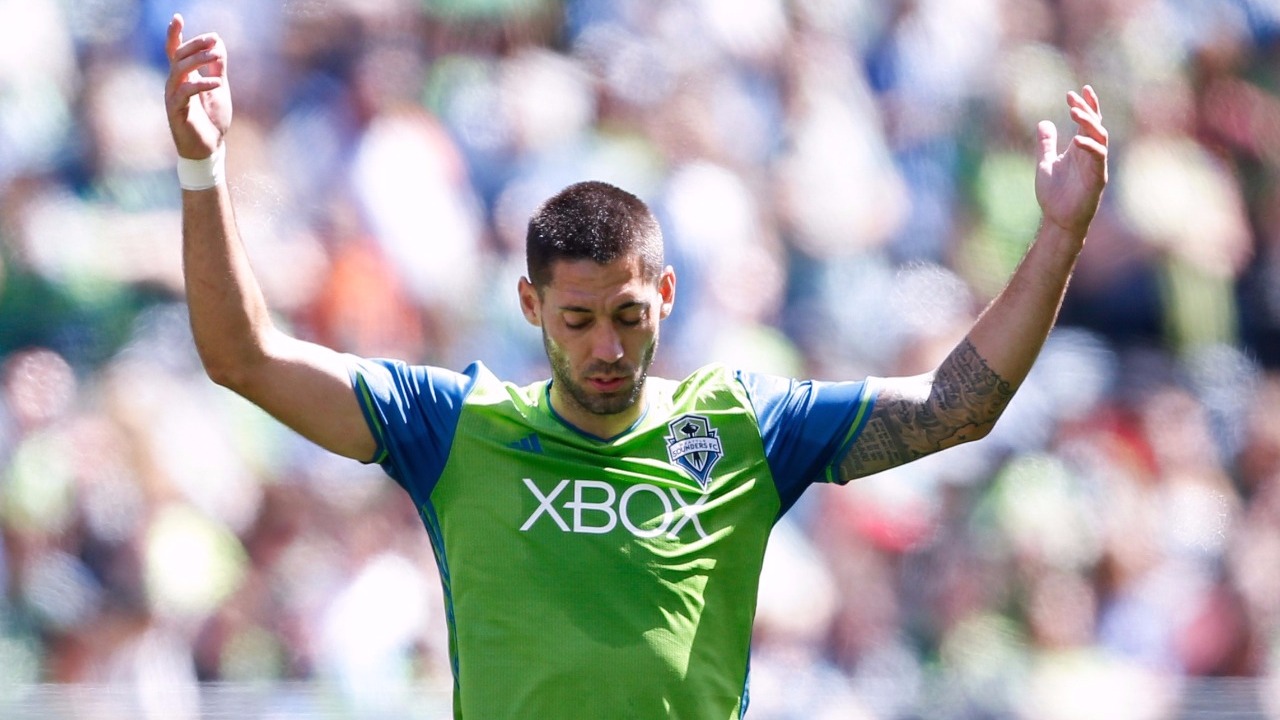 clint dempsey number 2