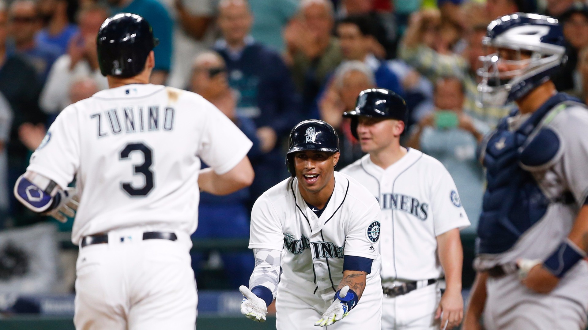 Zunino goes No. 3 to Mariners