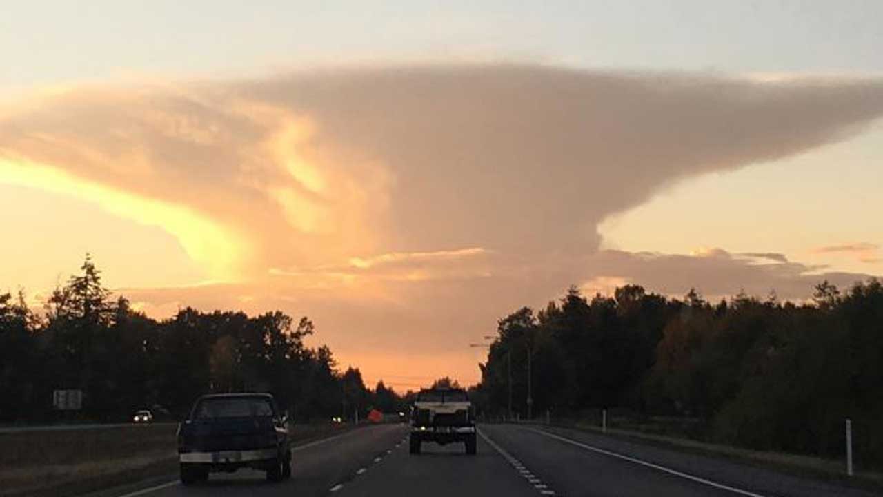 anvil-cloud-spotted-over-washington-british-columbia-king5