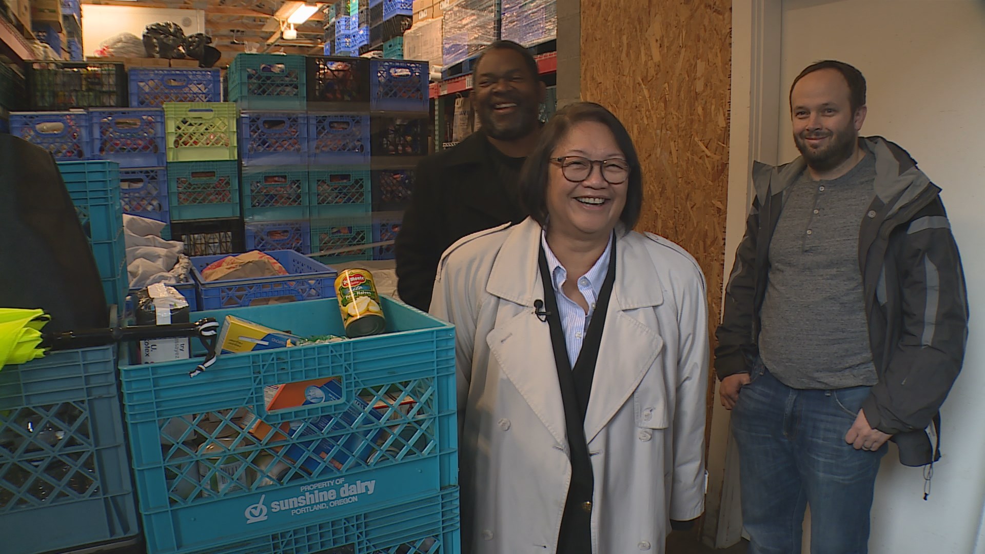 Seattle women's marchers donate $10,000 to food bank along route ... - KING5.com