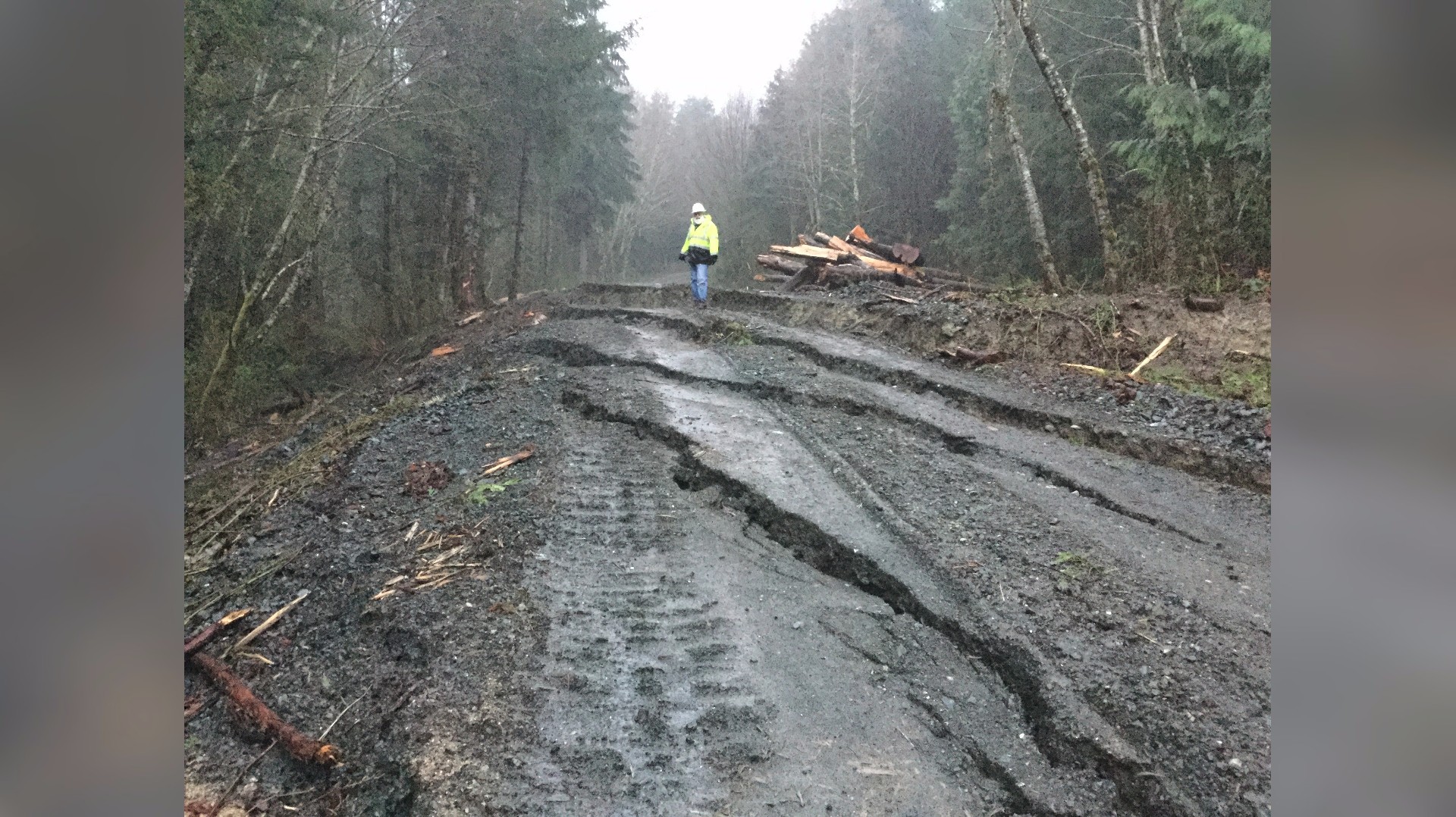 Darrington Fire keeps first responders off SR 530 in case