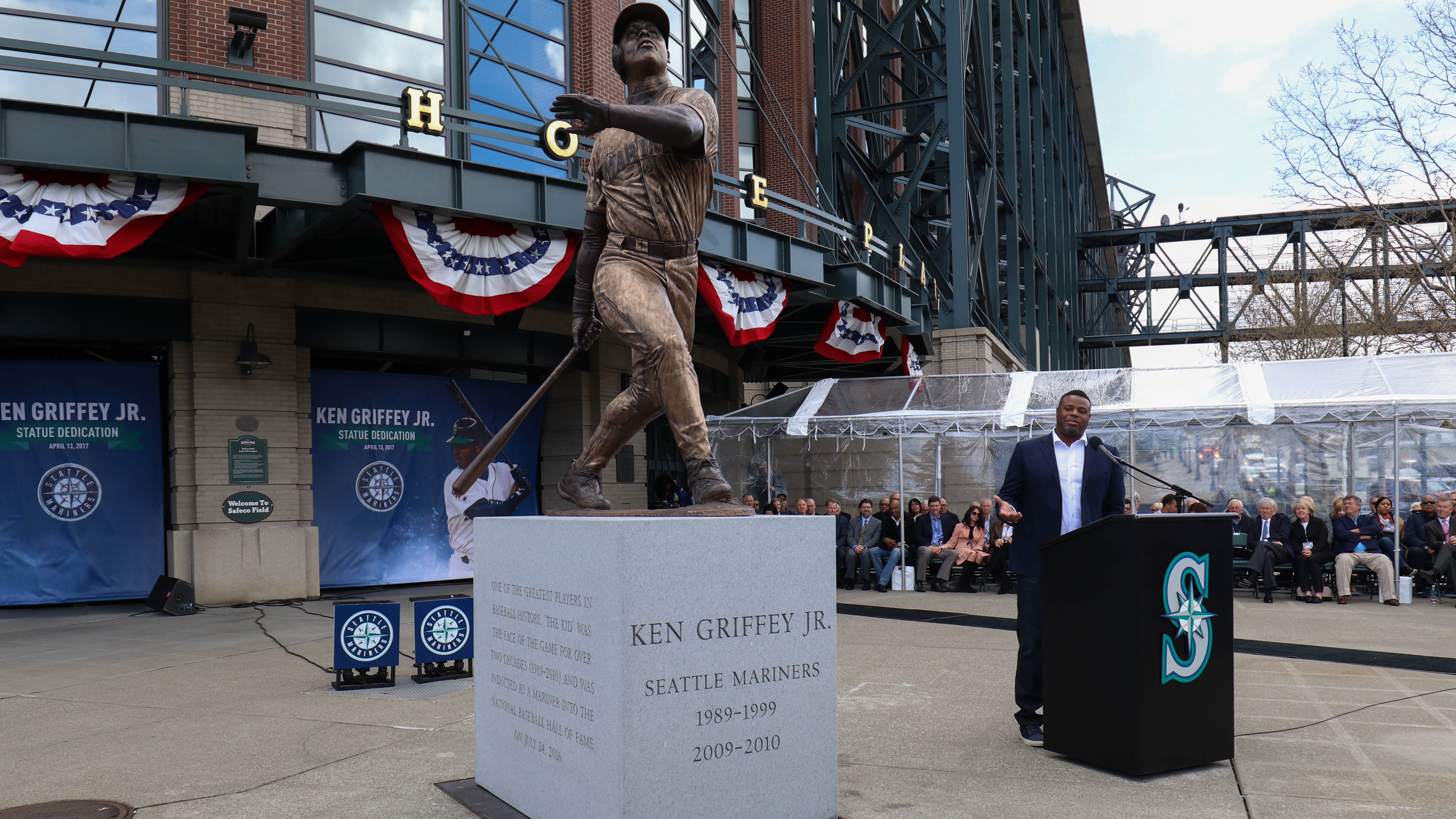 Mariners Unveil Ken Griffey, Jr. Bronze Statue In Front Of SafeCo Field  [VIDEO]