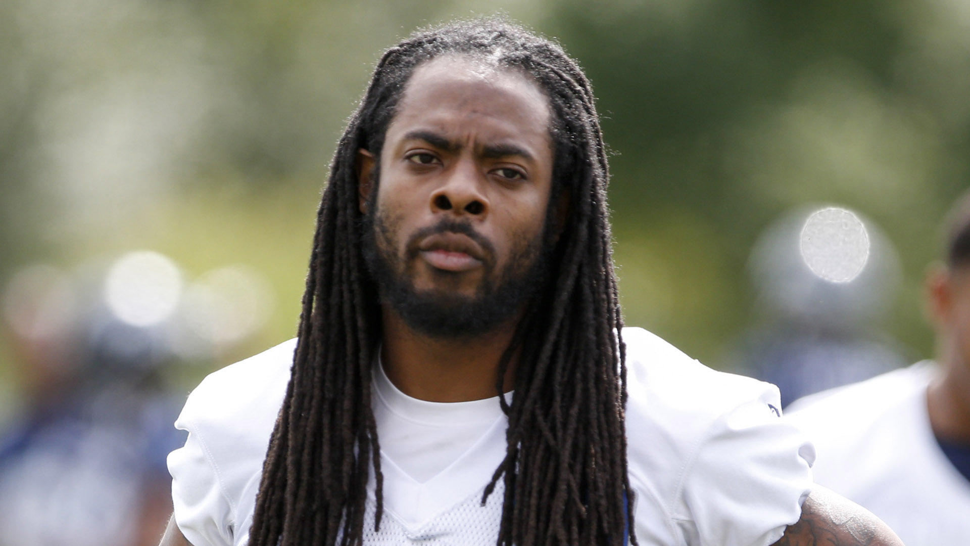 Former Seattle Seahawks WR tackles Richard Sherman by the hair