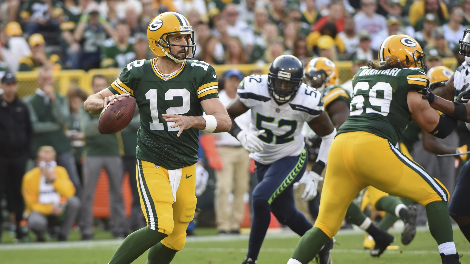 Packers score late, hang on to defeat Seahawks