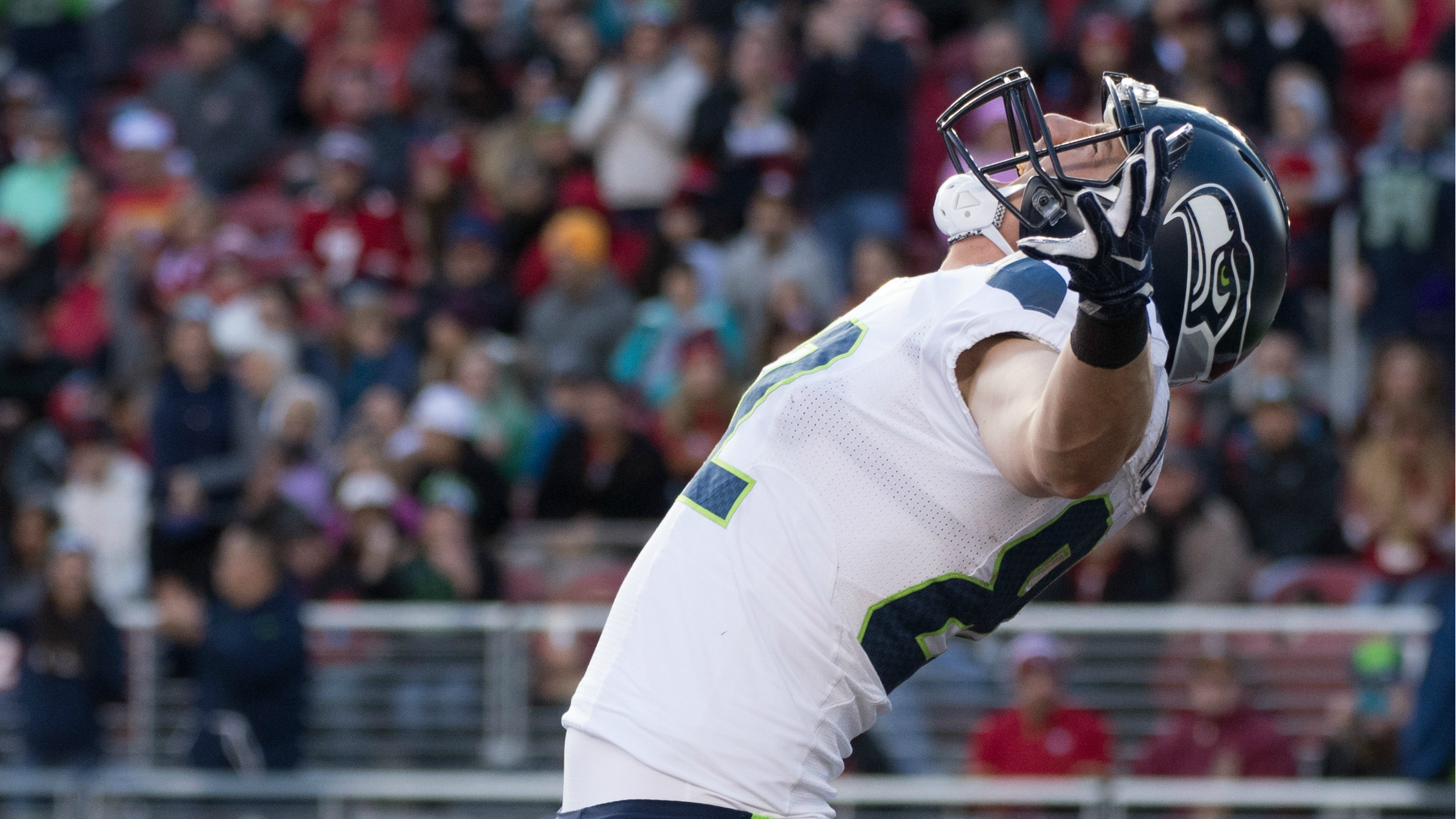 Seahawks' Jimmy Graham out for season with torn patellar tendon