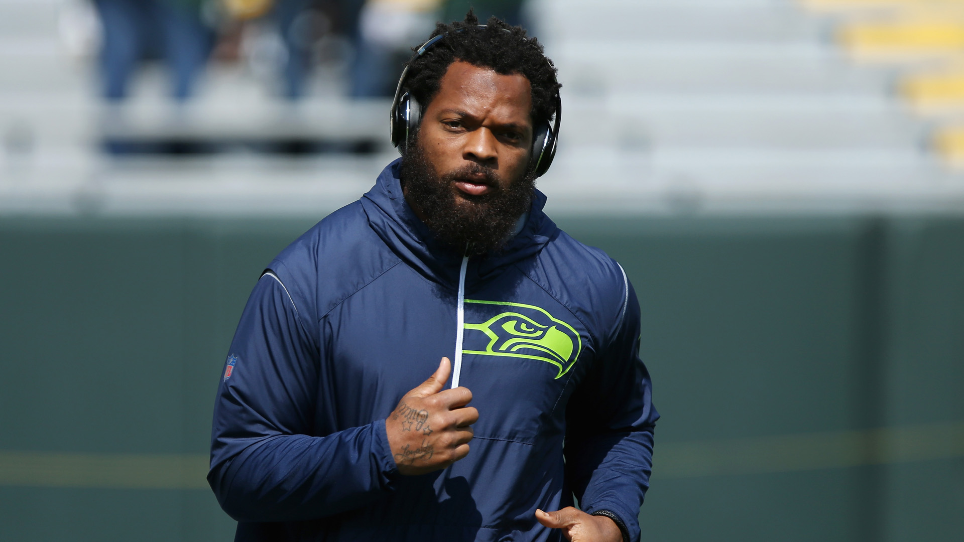 Seahawks' Michael Bennett explains why he stood up during the