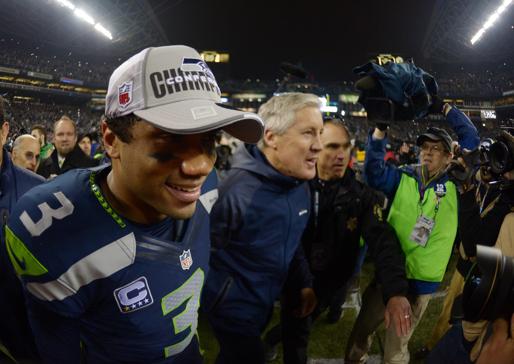 Russell Wilson does Pete Carroll for Halloween -- wig, gum and all