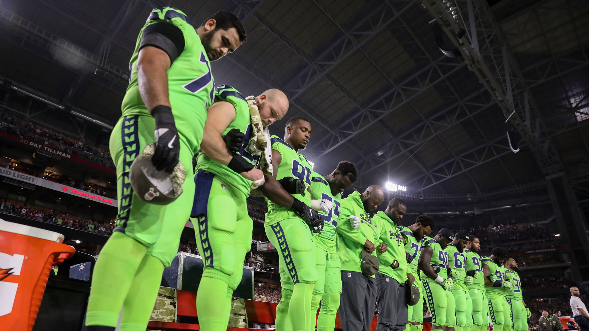 Michael Bennett, all the Seahawks stand for anthem before Arizona game