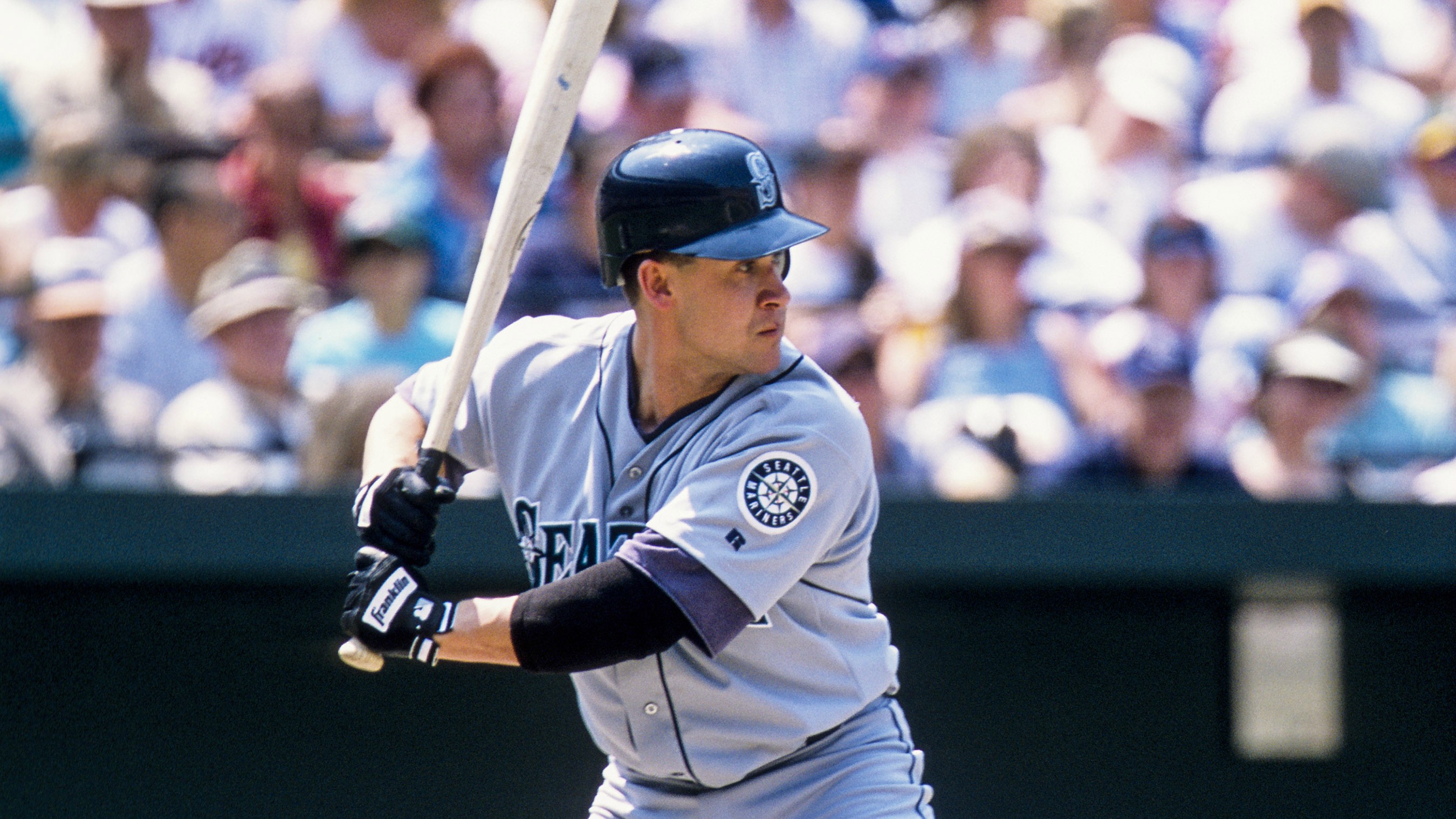 SEATTLE (AP) — Bret Boone gave the Seattle Mariners a lift again.