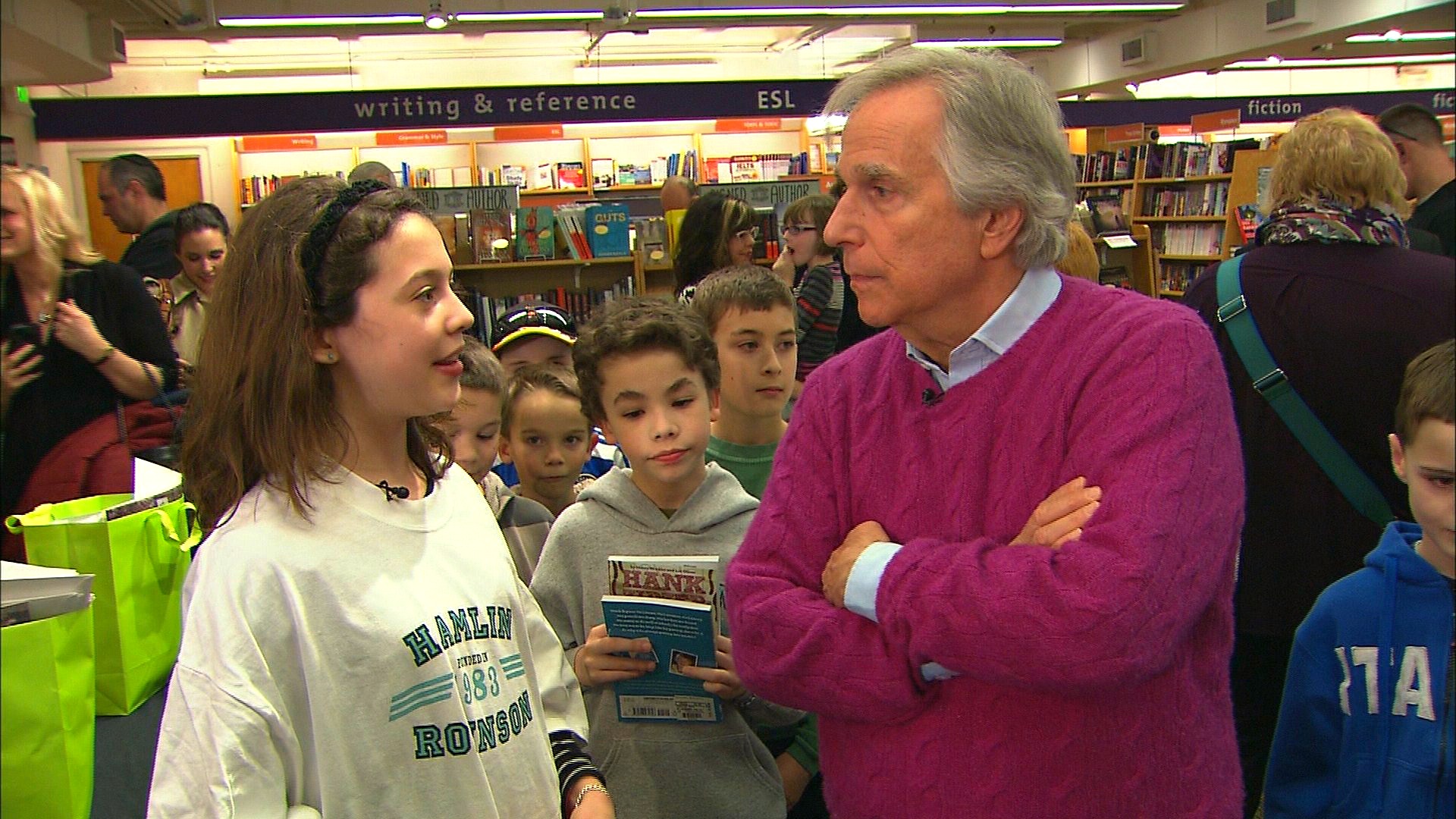 Henry Winkler shares childhood secret with Seattle students | king5.com