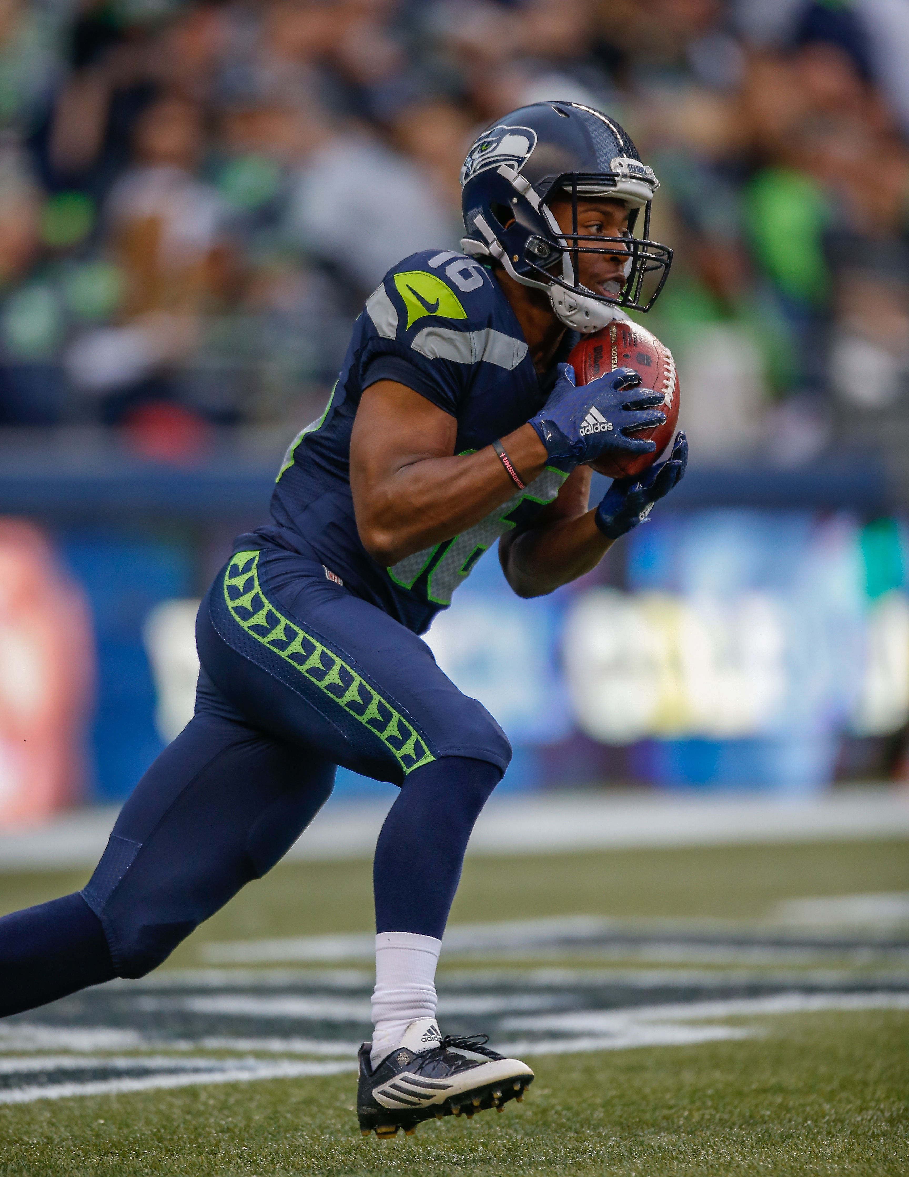 Lockett shines in Seahawks 22-20 preseason loss to Denver | king5.com