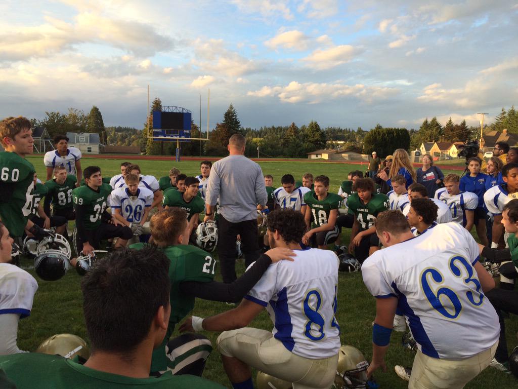 Bremerton football coach investigated for post-game prayers 