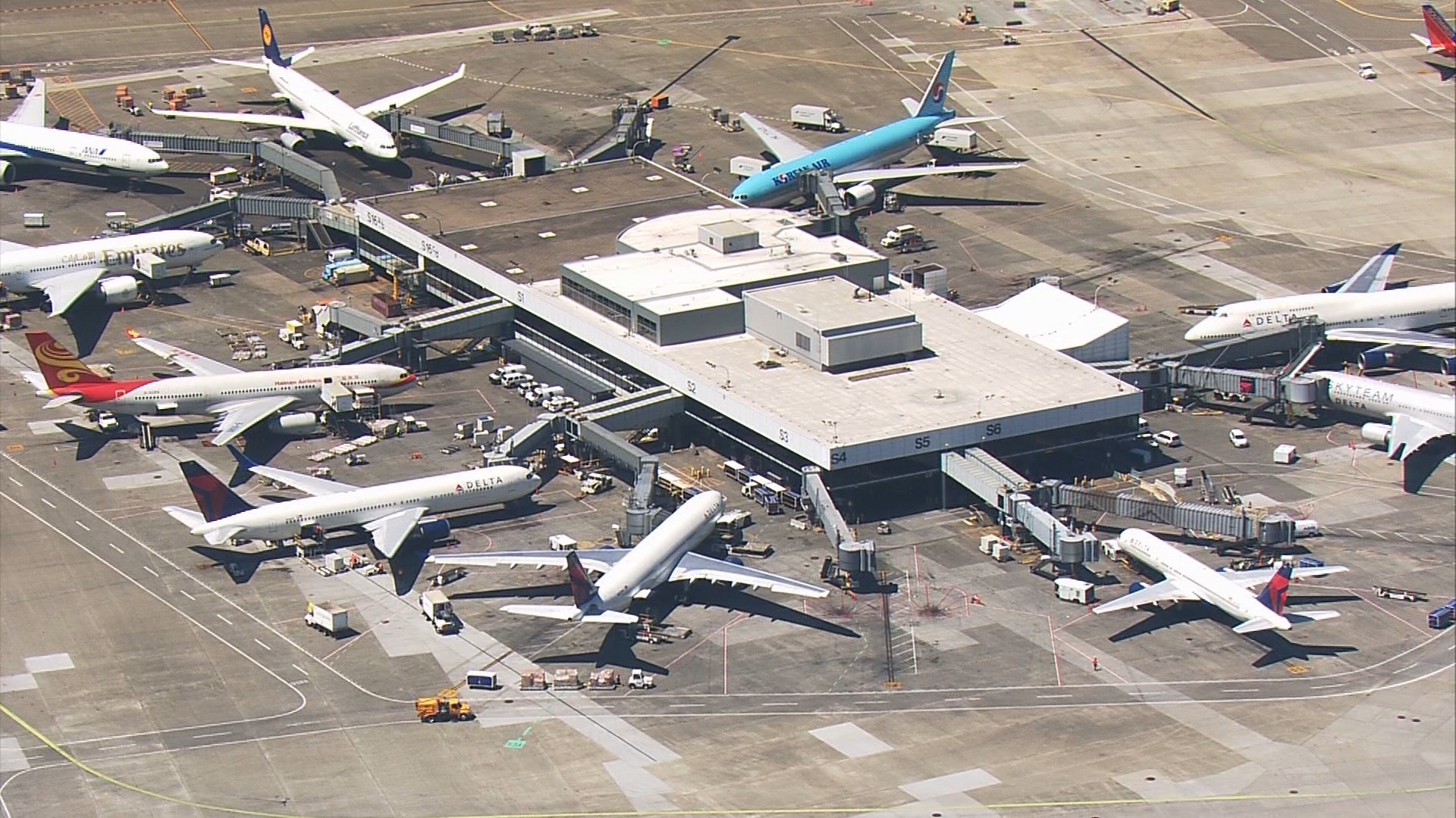 Sea-Tac International Airport sets more new records | king5.com