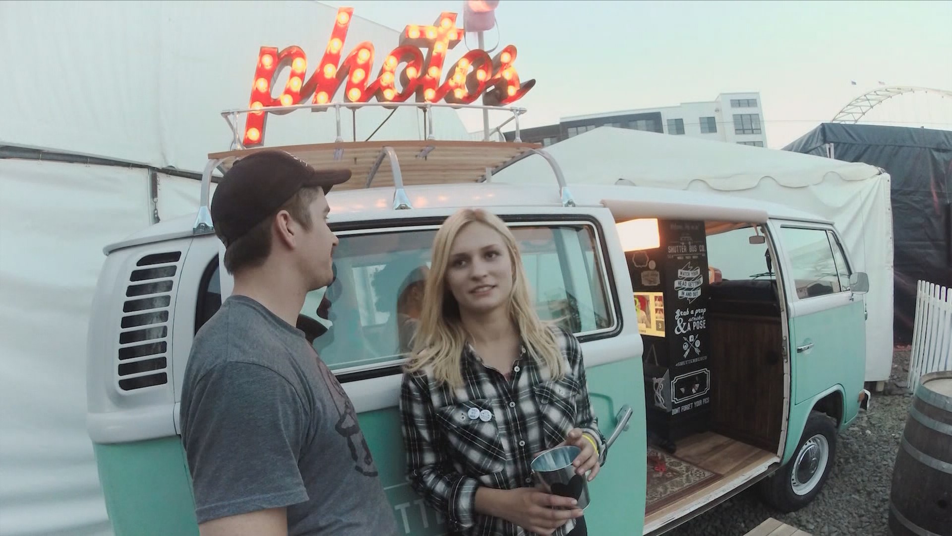A photo studio on wheels captures happy memories | king5.com