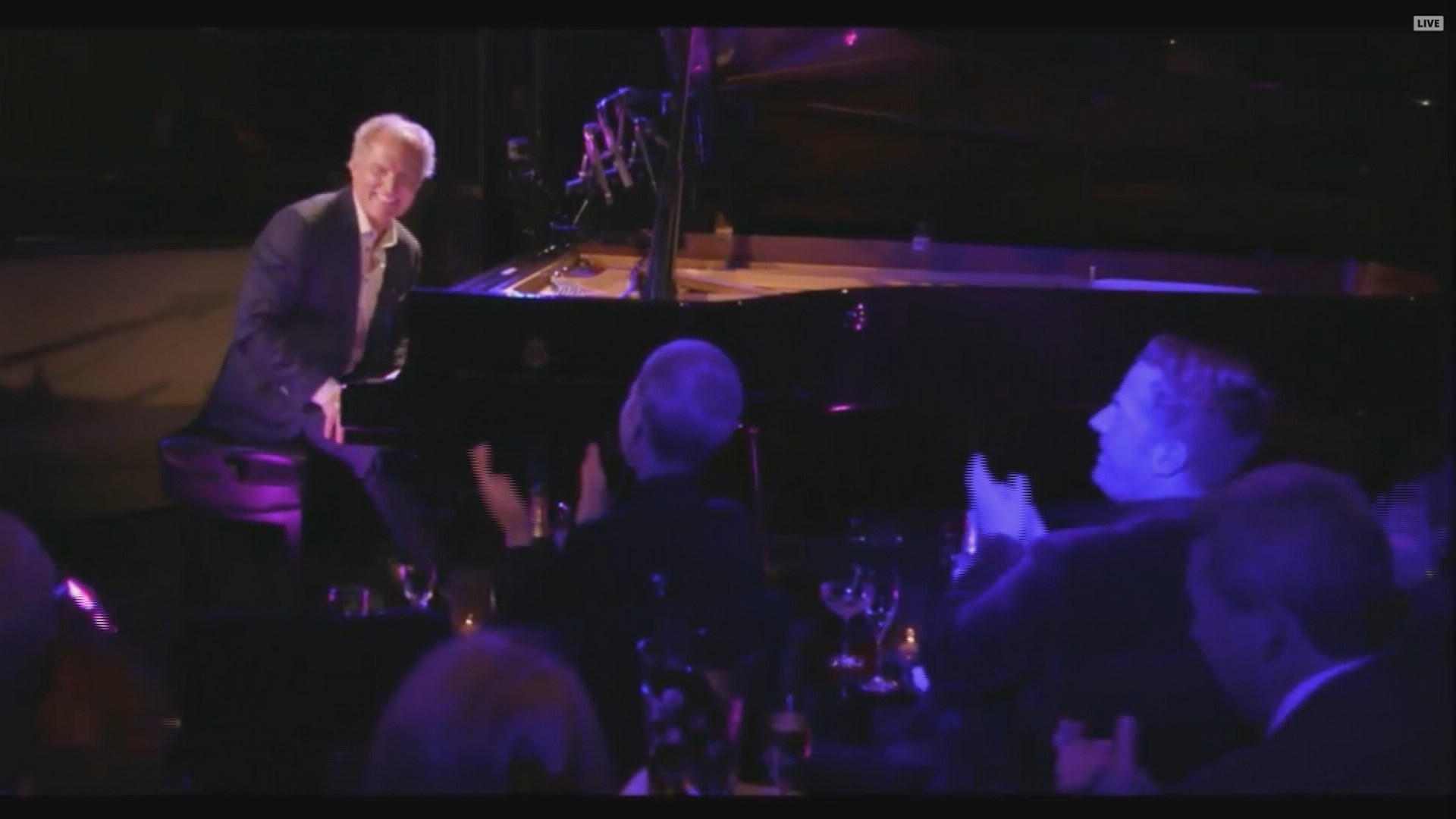 Canlis pianist plays goodbye | king5.com