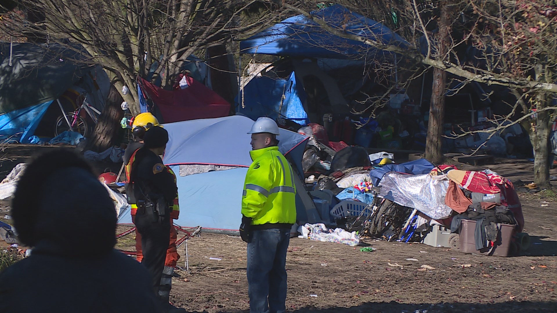 Homeless campers resist cleanup effort in Seattle | king5.com