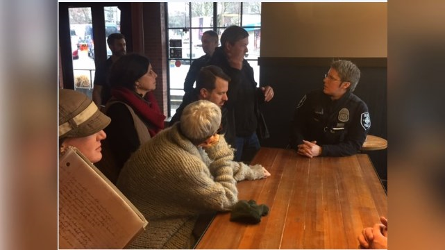 Seattle Police connect with residents at ‘Coffee with a Cop' | king5.com