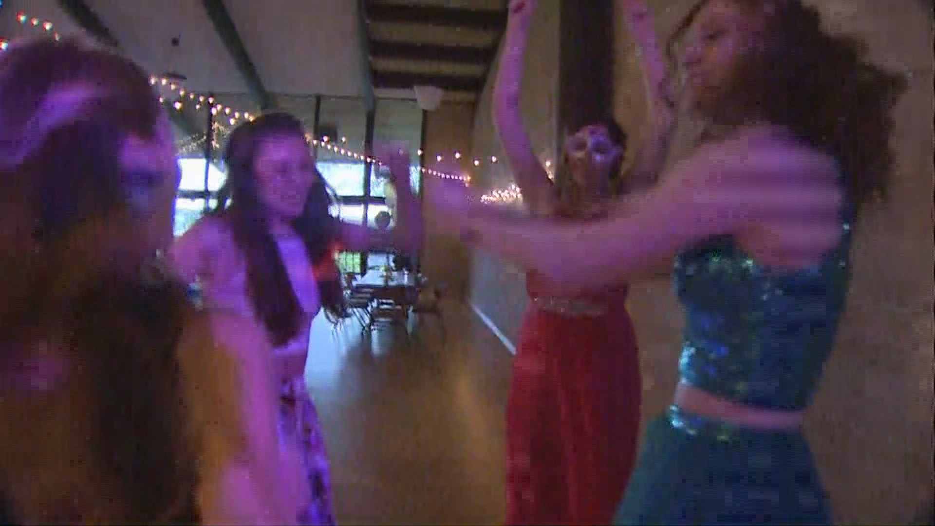 Virtual school hosts real prom | king5.com