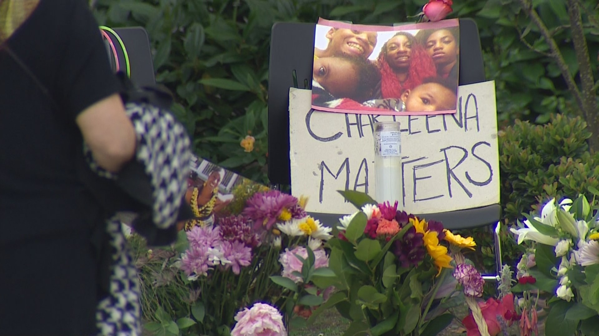 Family of Charleena Lyles grieves at vigil: ‘She was a powerful lady ...